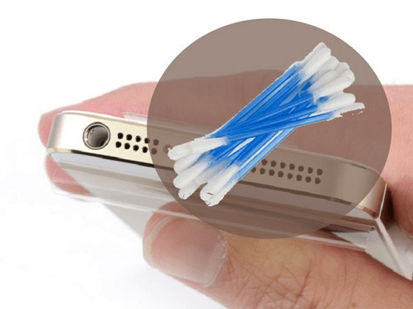 Vệ sinh cổng tai nghe sửa lỗi iPhone bị treo ở chế độ tai nghe