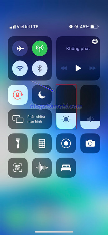 Giảm độ sáng màn hình iPhone qua Trung tâm điều khiển