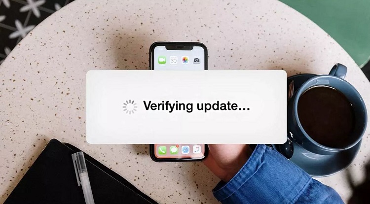 Khắc phục tình trạng iPhone bị treo đang xác minh bản cập nhật