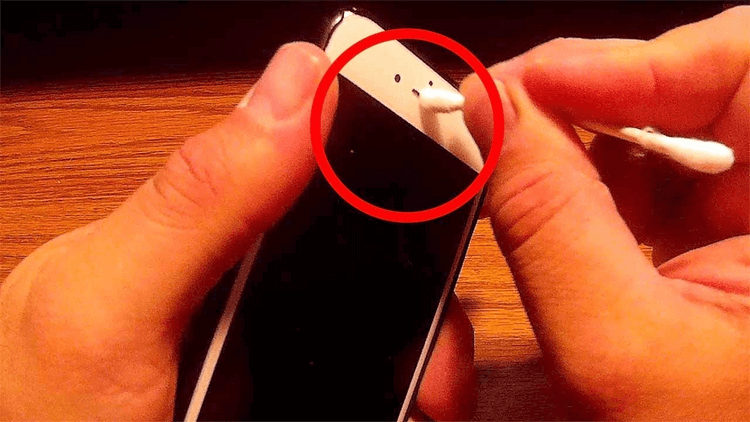 Sửa lỗi loa iPhone bị rè và nhỏ khi nghe bằng cách vệ sinh loa